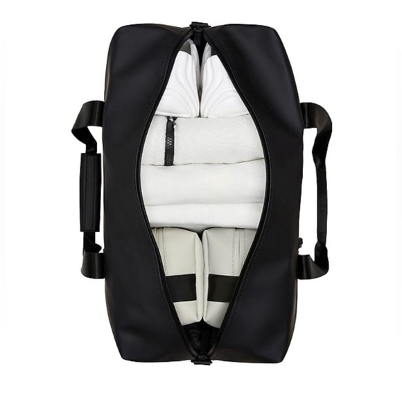 NWT RAINS Trail Gym Bag in Black - Picture 2 of 8
